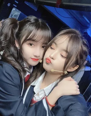 性感美女明星宋昕冉制服写真图片
