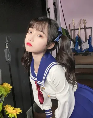 性感美女明星宋昕冉制服写真图片_5