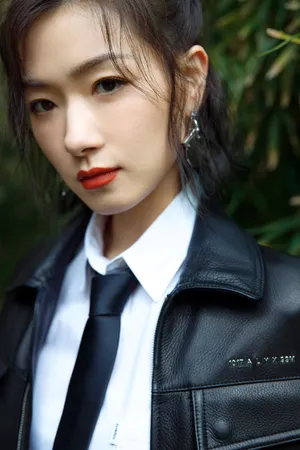 万茜酷黑皮衣性感写真图片_3
