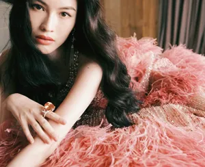 何穗粉色亮片裙性感写真图片_8