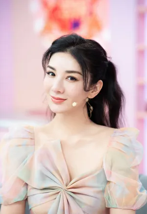 黄奕蝴蝶结彩裙性感写真图片_2