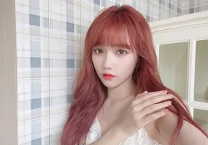 美女明星宋昕冉蕾丝吊带裙透视写真_1