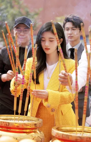 性感美女明星鞠婧祎开机图片_5