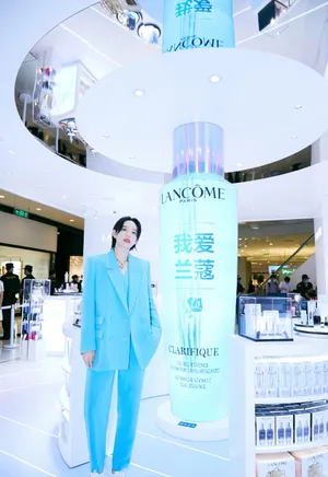 李斯丹妮蓝色西装时尚性感写真_10