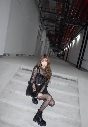 性感美女明星虞书欣黑丝长裙写真图片_8