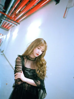 性感美女明星虞书欣黑丝长裙写真图片_9