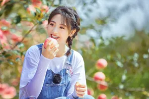 清纯美女邢菲耀眼写真图片