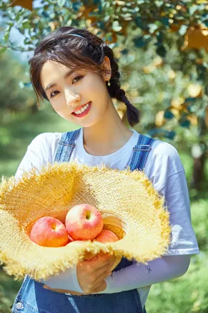 清纯美女邢菲耀眼写真图片_6