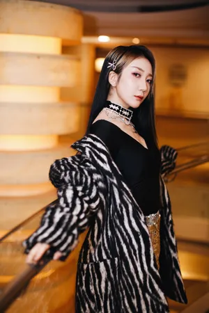乃万时尚性感活动照图片