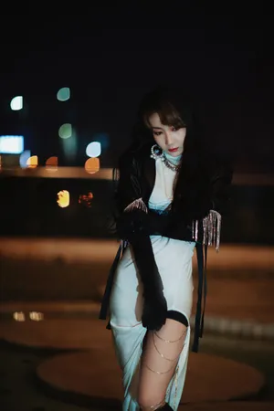 性感美女乃万高开叉美腿撩人写真_5