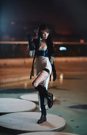 性感美女乃万高开叉美腿撩人写真_6