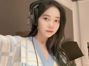 张紫宁录音室私服自拍照图片
