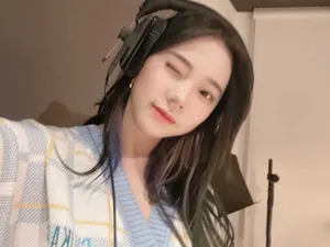 张紫宁录音室私服自拍照图片_2