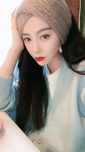范冰冰头巾长发性感自拍照图片