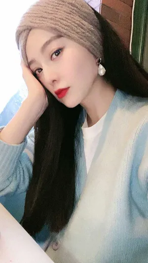 范冰冰头巾长发性感自拍照图片