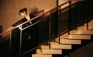 周笔畅黑色鎏金亮片纱裙魅力性感写真_5