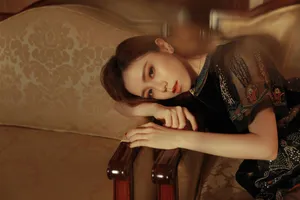 邓紫棋刺绣连衣裙性感迪奥活动照图片_3