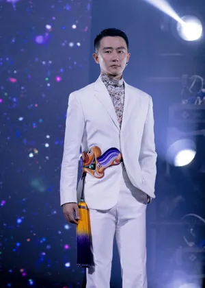 帅哥明星黄轩最新迪奥活动照图片