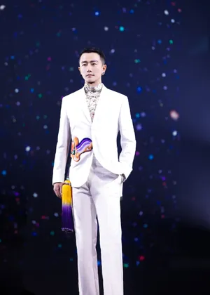 帅哥明星黄轩最新迪奥活动照图片_2