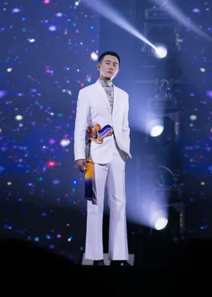 帅哥明星黄轩最新迪奥活动照图片_3