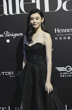 性感美女明星奚梦瑶何超欣同框照片_5