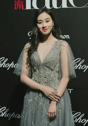 性感美女明星奚梦瑶何超欣同框照片_7