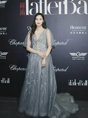 性感美女明星奚梦瑶何超欣同框照片_8