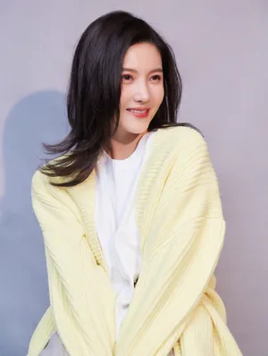 杨子珊性感优雅妩媚写真_4