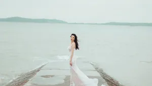 周韦彤性感抹胸裙写真图片_3