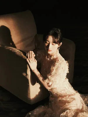 邓恩熙柔美粉裙写真图片_6