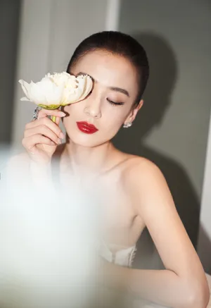 黄圣依抹胸性感魅惑写真图片_5