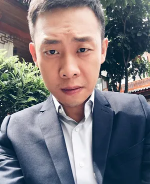 《一秒钟》电影主演张译帅照图片_6