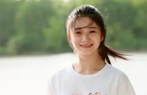 《一秒钟》电影主演刘浩存美照图片_11