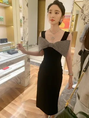 性感美女明星唐艺昕活动图片_1