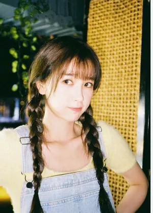 清纯甜美美女明星虞书欣写真