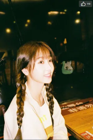 清纯甜美美女明星虞书欣写真_2