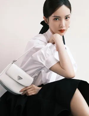 金晨精致优雅黑白写真图片
