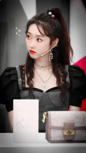 性感美女宣璐金光闪闪妩媚写真