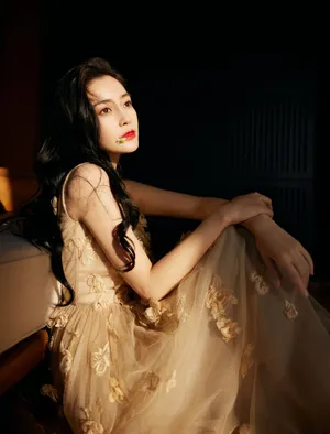 angelababy卷发蝴蝶裙优雅意境写真图片_4