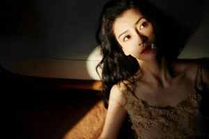 angelababy卷发蝴蝶裙优雅意境写真图片_7