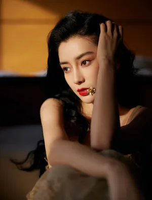 angelababy卷发蝴蝶裙优雅意境写真图片_11