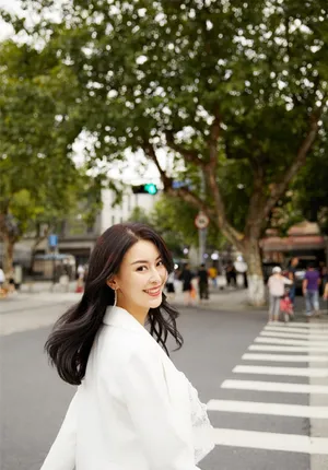 性感美女明星张净桐妩媚写真_1