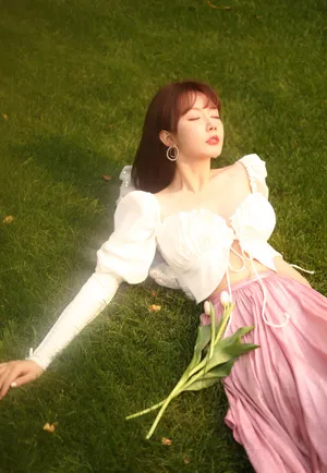 性感美女周麟嘉妩媚迷人写真_4