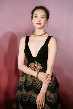 宋茜深V长裙性感撩人活动照图片