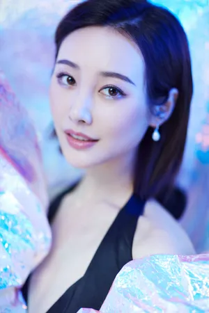 李纯黑色深V长裙性感写真图片