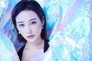 李纯黑色深V长裙性感写真图片_4