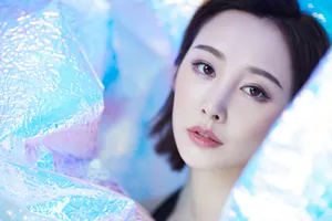 李纯黑色深V长裙性感写真图片_5