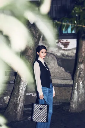 傅菁苏州古镇夜游摩登魅力性感写真_3