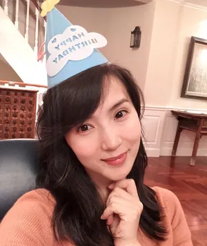 陈好生日粉色针织衫甜美自拍图片