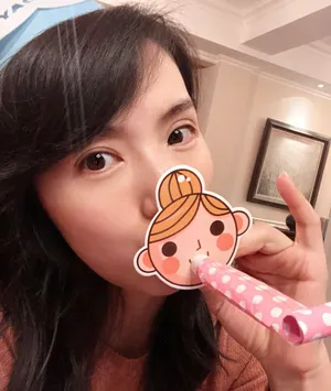 陈好生日粉色针织衫甜美自拍图片
